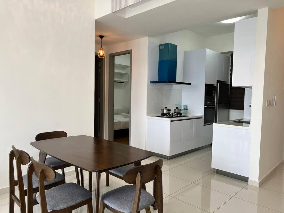 Greatview 2br Infinity Pool & Easyaccess To Town 13 Apartment George Town